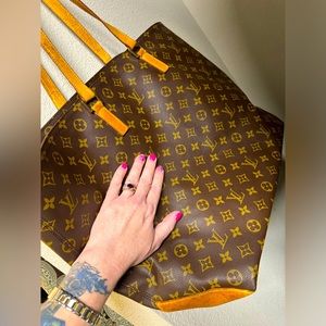 ♥️🤗 Authentic LOUIS VUITTON Large Monogram Shoulder Bag Leather Gently Used🤗♥️